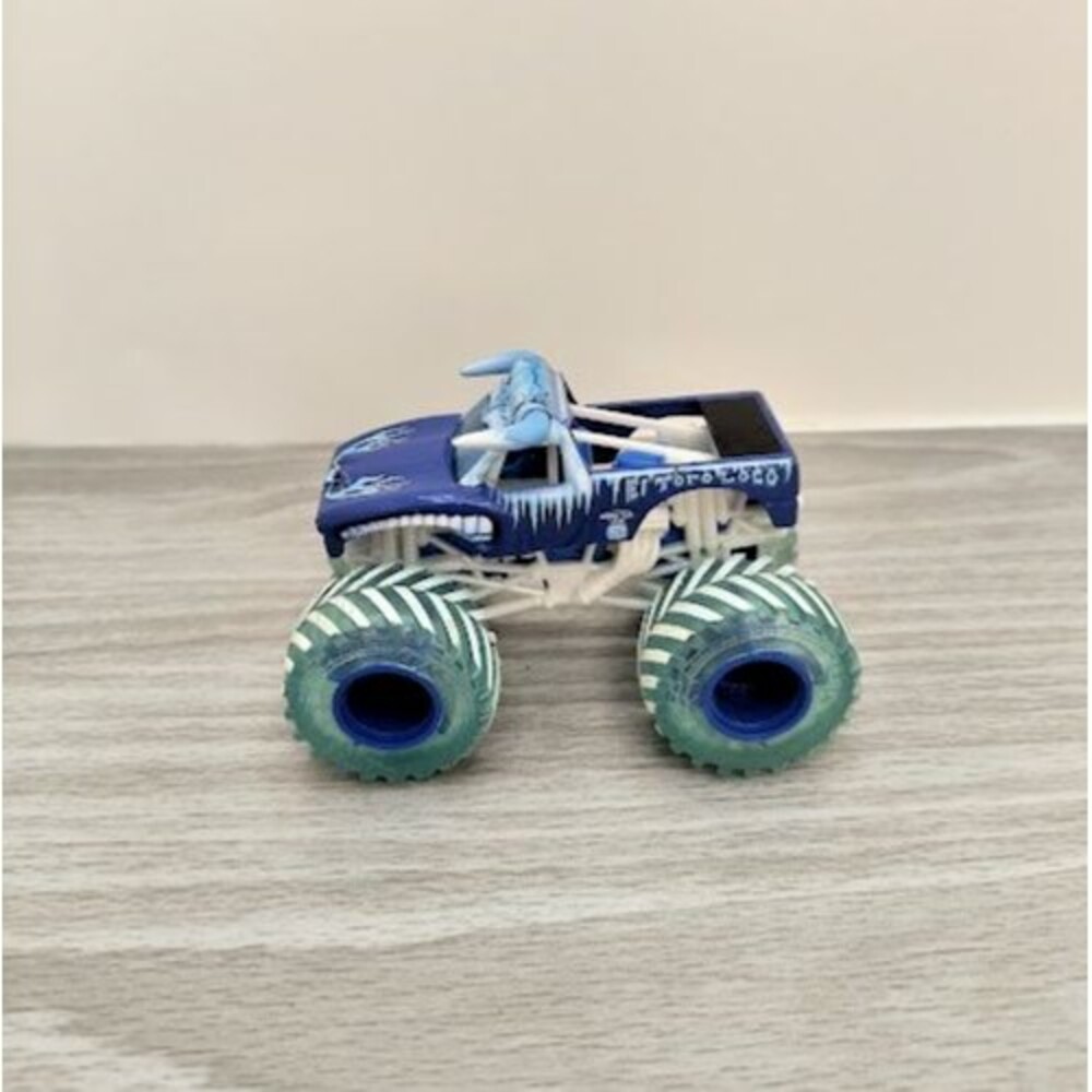 2019 Spin Master 1:64 Scale Monster Jam Truck EL TORO LOCO Fire and Ice Walmart